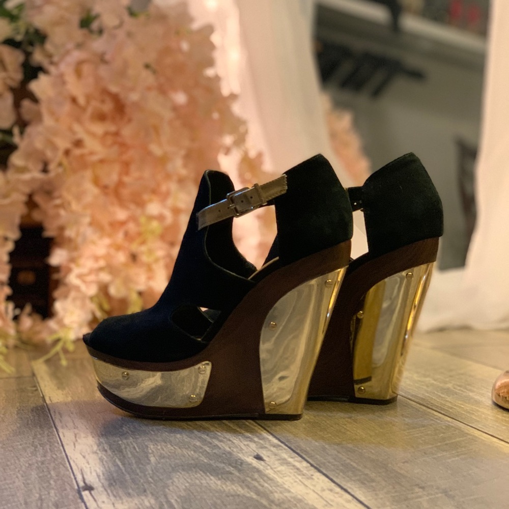 Gianni Bini platform wedges size 9